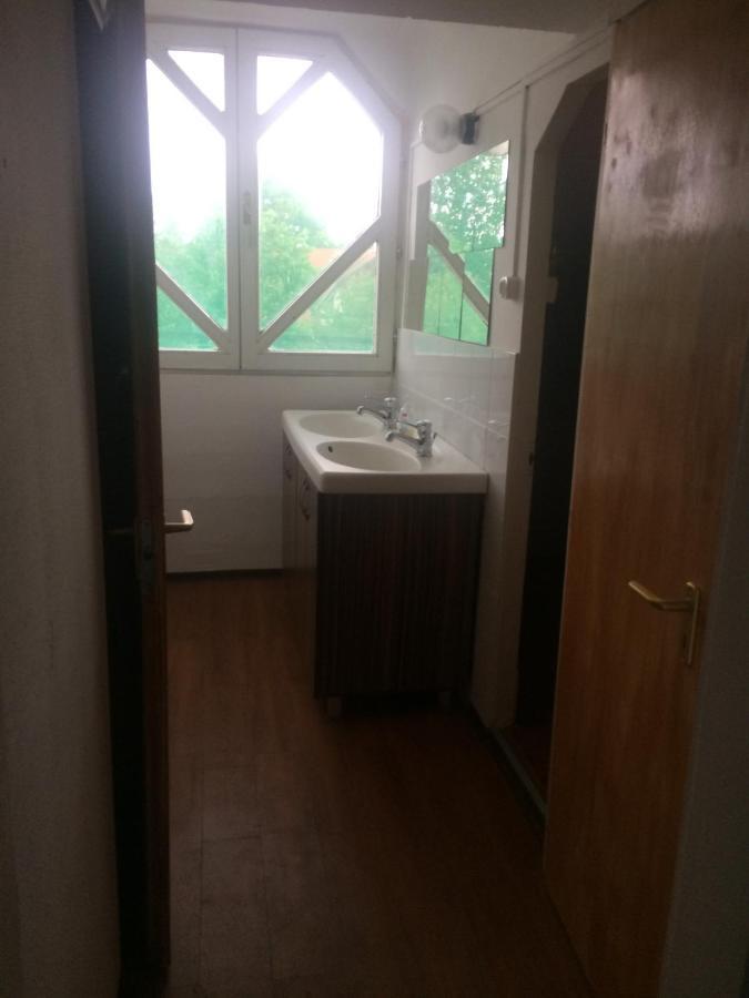 Y Hostel Balatonlelle Bagian luar foto